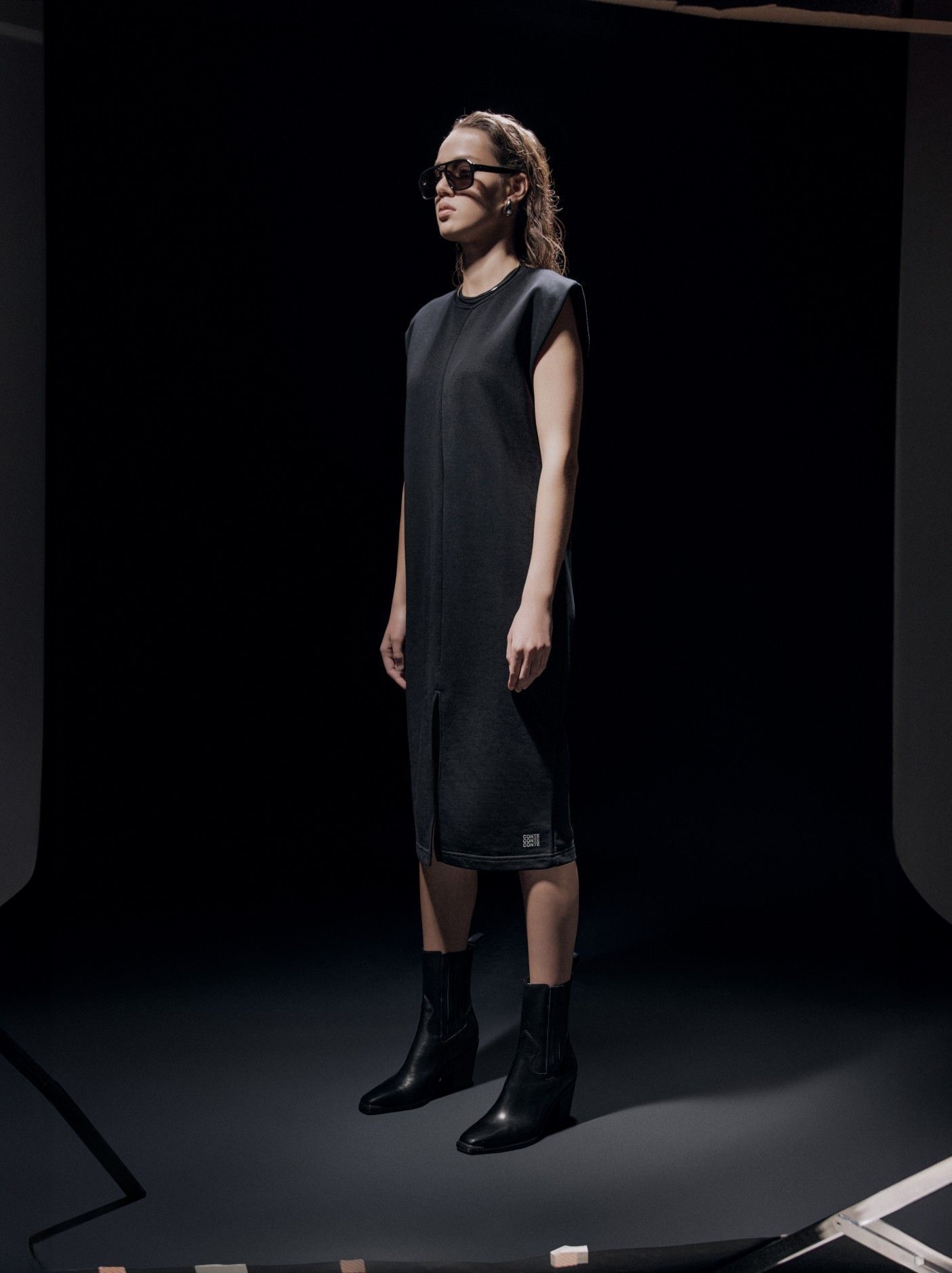 Платье из футера со спущенной линией плеч и разрезом LPL 2591 Conte ⭐️, цвет black, размер 170-84-90/xs