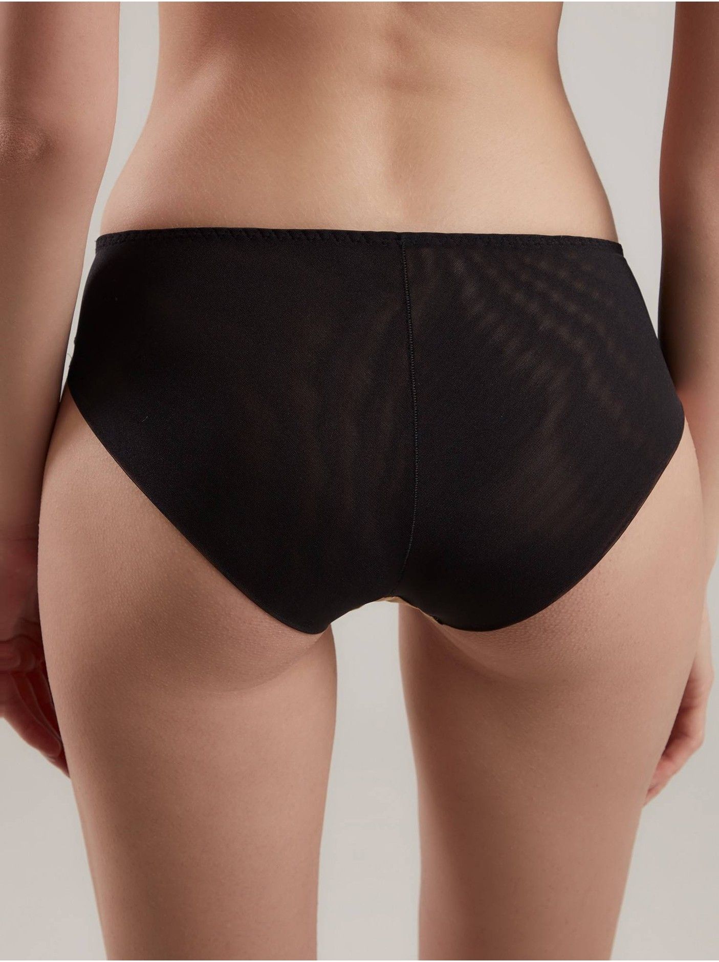 Онлайнда Эрикпен топтық порно Ол жыныстық қатынас туралы бейнероликке шақырды