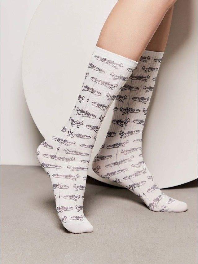 Сколько стоят носки. Невидимка стоит в носках. Сколько стоят носки в среднем в Омске.