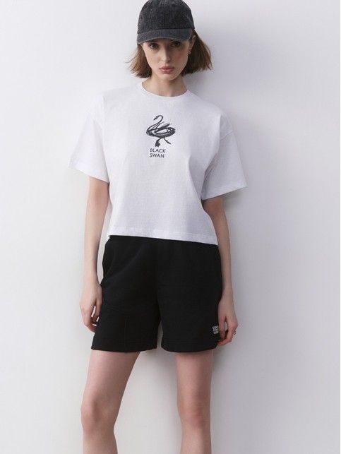 Свободная футболка из хлопка с рисунком «Black swan» LD 2675 - купить в интернет-магазине Conte