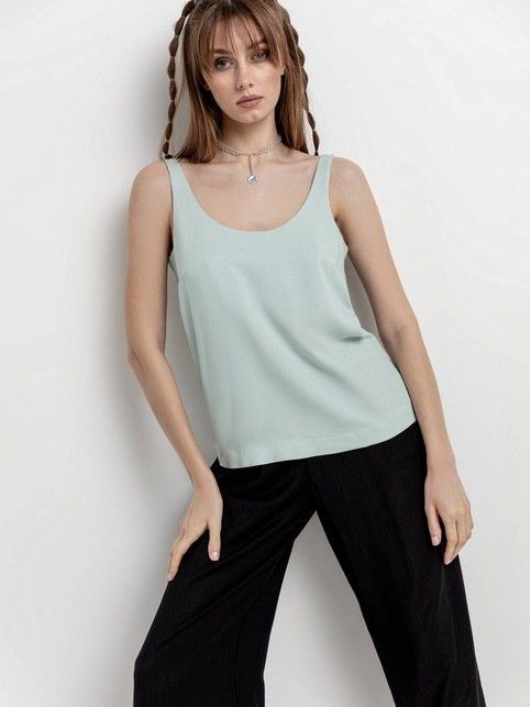 Топ из фактурной вискозы с углубленным вырезом LBL 1600