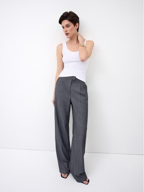 Брюки из костюмной ткани со складками по переду LBK 3257 - купить в интернет-магазине Conte