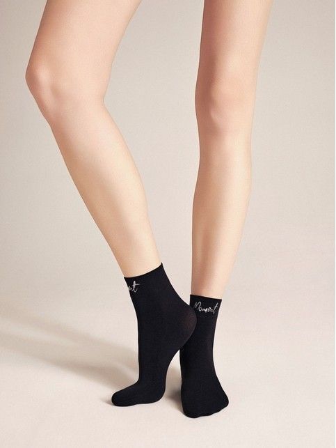 Матовые носки с сияющей термоаппликацией Moment
