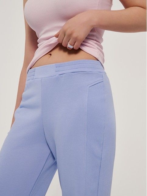 Брюки из футера с фактурными вставками по бокам LBK 2583 - купить в интернет-магазине Conte