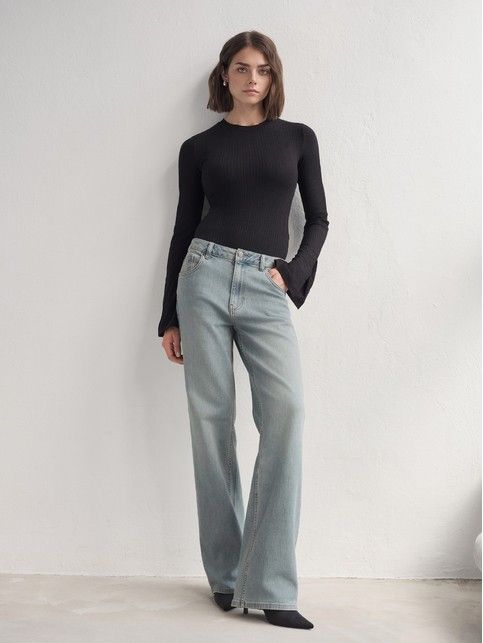 Боди в рубчик с расклешенными рукавами с разрезами LBD 3243 - купить в интернет-магазине Conte