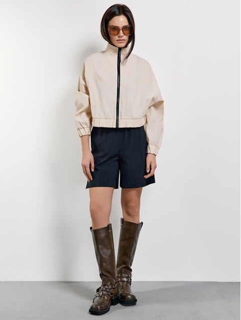 Бомбер классической длины со вставками на рукавах и воротником-стойкой LJ 3513 - купить в интернет-магазине Conte