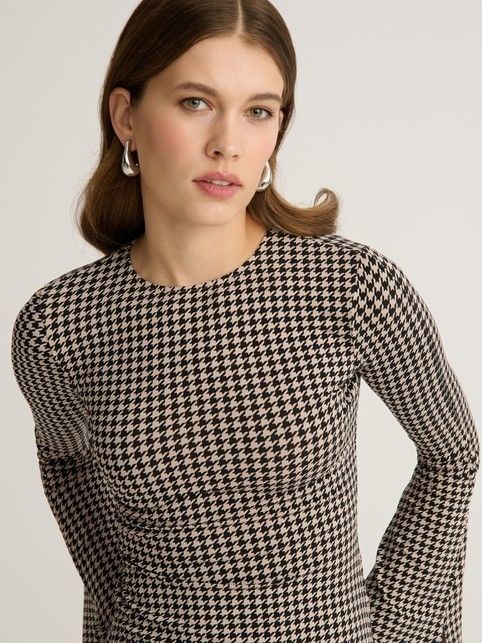 Джемпер в гусиную лапку с расклешёнными рукавами и разрезами по бокам LD 3147