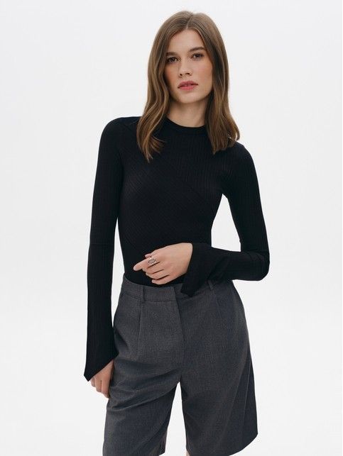 Боди в рубчик с рукавами-клёш и диагональными швами спереди LBD 3240 - купить в интернет-магазине Conte