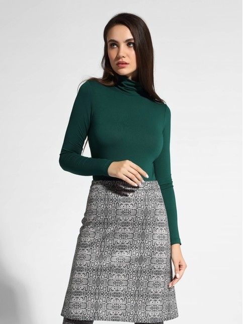 Базовая боди-водолазка женская из вискозы LBD 1029 цвета красного пламени