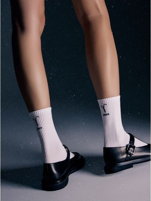 Удлиненные носки в рубчик с вышивкой «Овен»