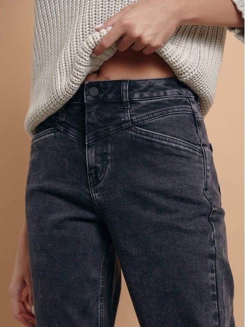 Джинсы Mom Fit с высокой посадкой и кокеткой CON-381
