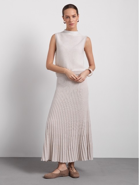 Трикотажные джемперы женские фабричные