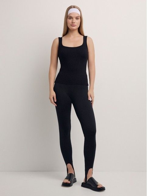 Базовый топ из вискозы в рубчик без рукавов LTD 2643