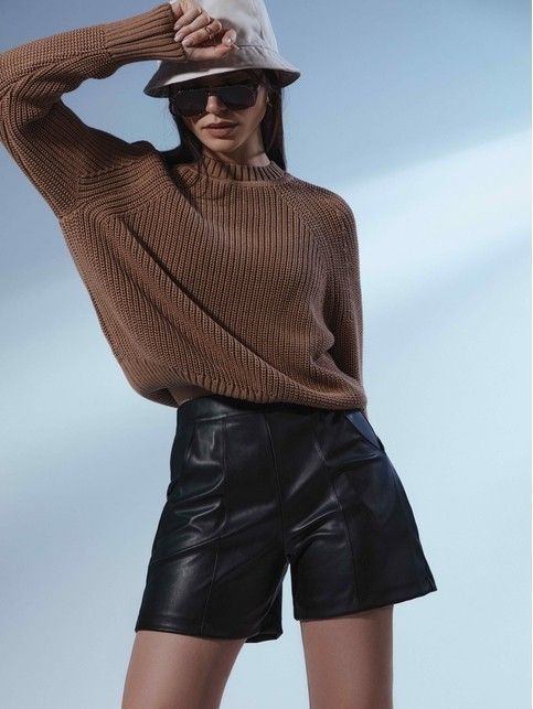 Mini-шорты из экокожи с боковыми карманами LS 1814