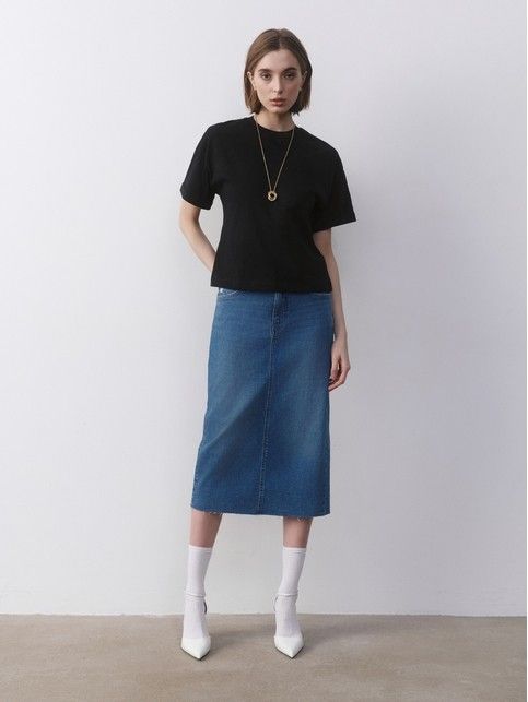 Базовая черная футболка из хлопка с манжетами по рукавам и рисунком LD 2710