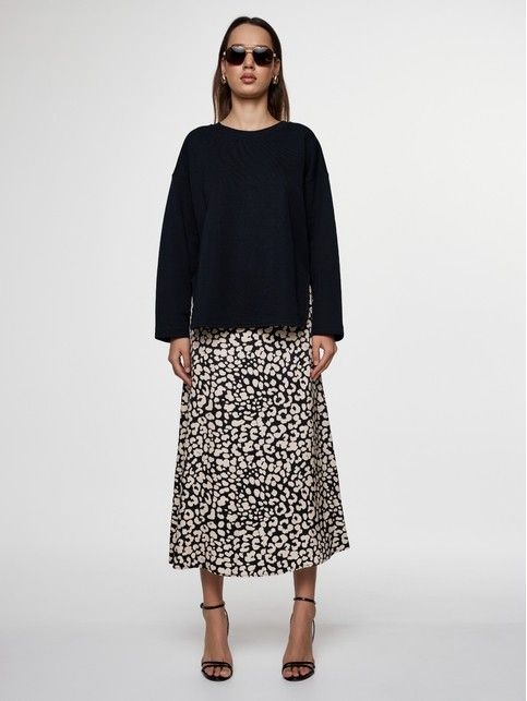 Лонгслив из футера c разрезами по бокам и аппликацией из стразов LD 2588