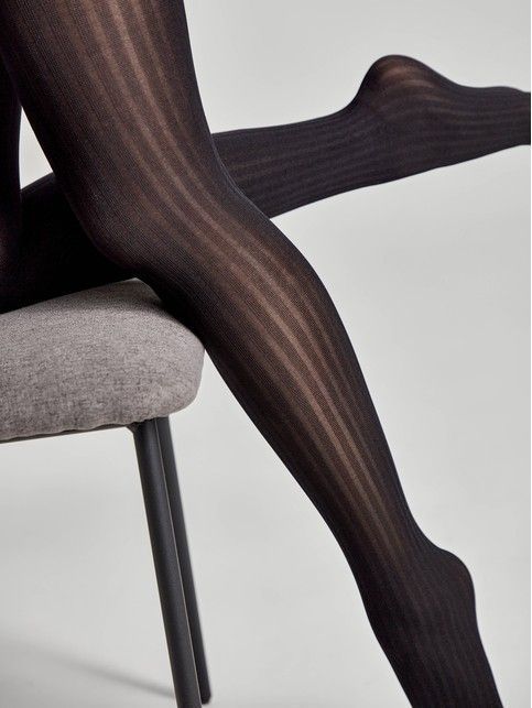 Колготки женские с рельефными полосами VOYAGE неро цвета