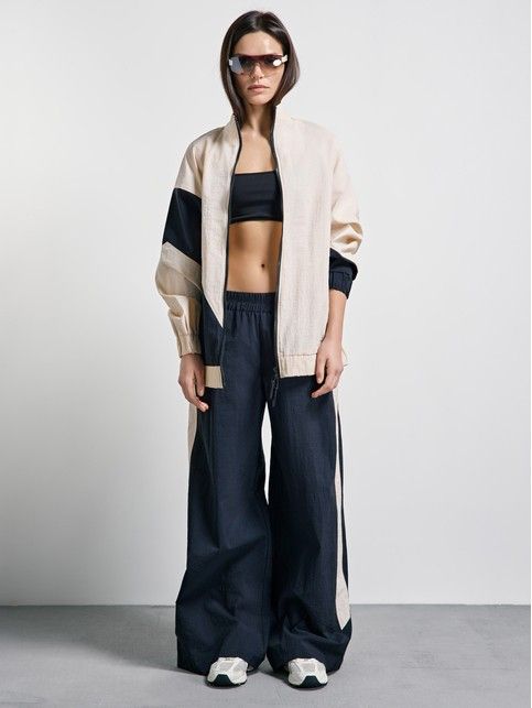 Удлиненный бомбер с контрастными вставками и воротником-стойкой LJ 3512 - купить в интернет-магазине Conte