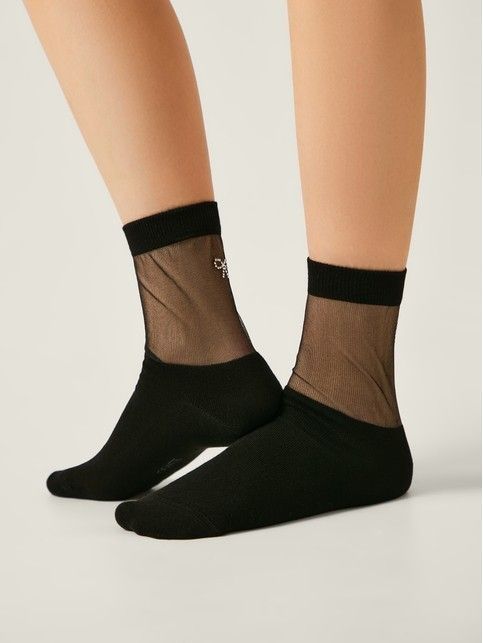 Хлопковые носки со вставкой из прозрачной сетки и стразами в форме бантика