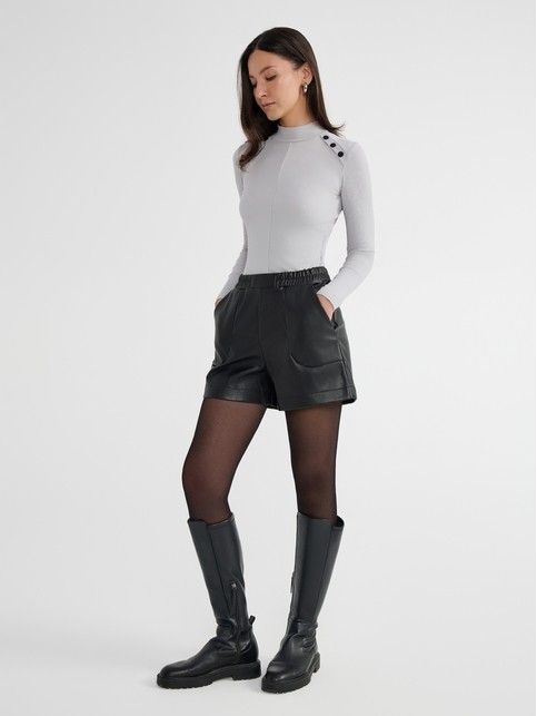 Шорты из экокожи с накладными карманами LS 2849