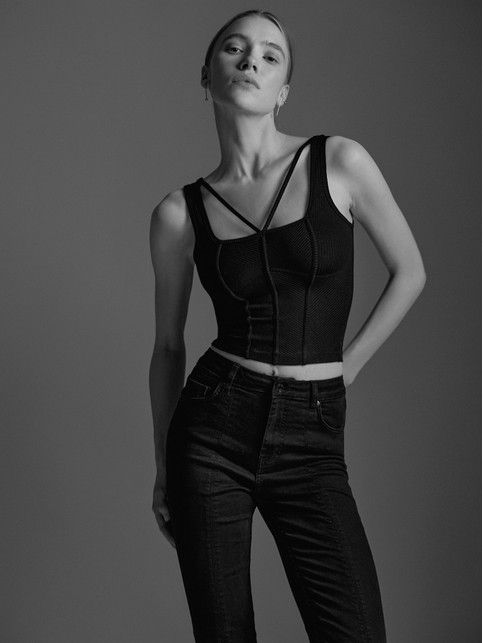 Фактурный топ с декоративными стрепами LD 2174